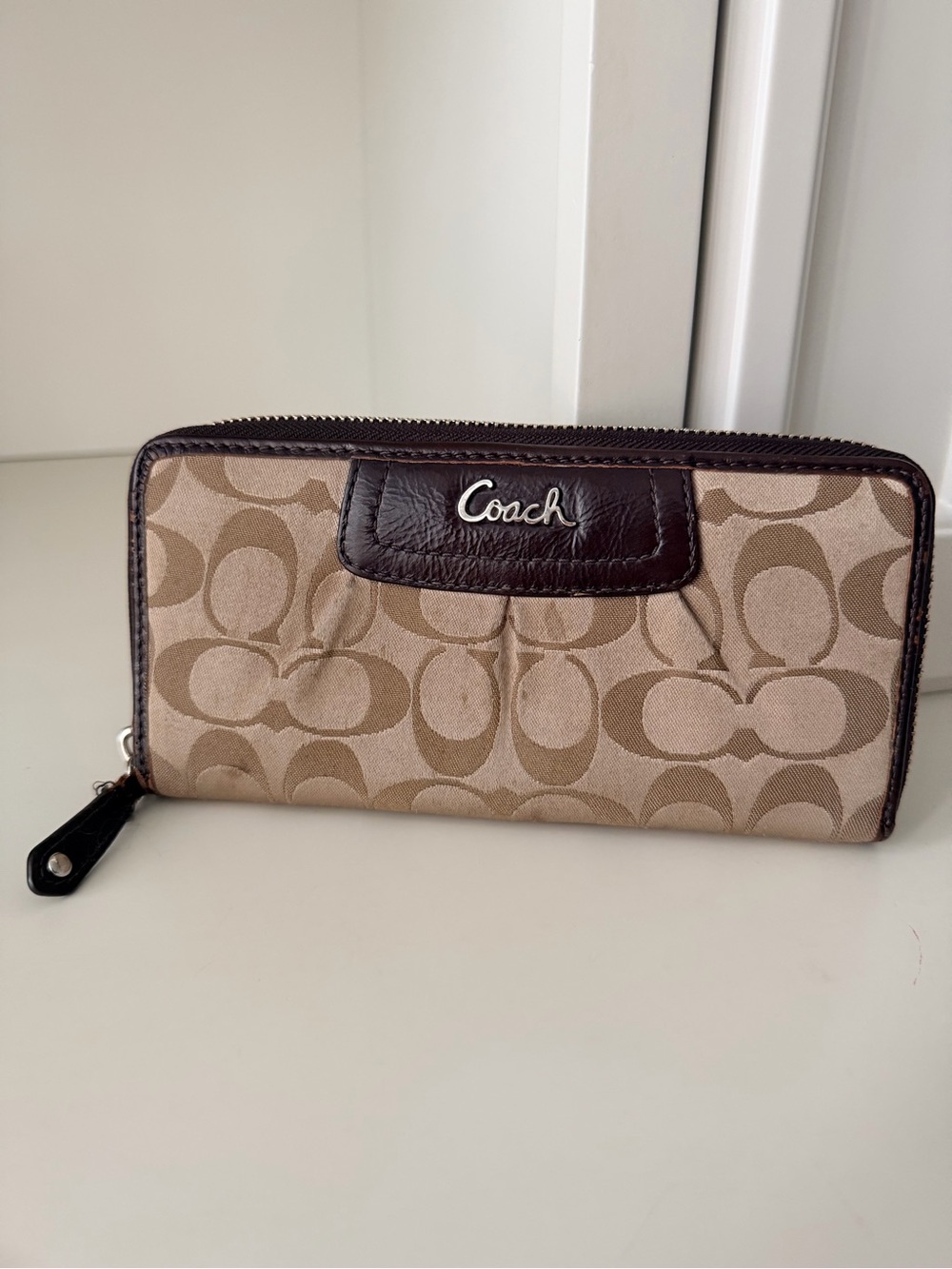 Y2K COACH Signature Ashley Khaki/Brown Zip Around Leather Canvas Wallet Womenโs
